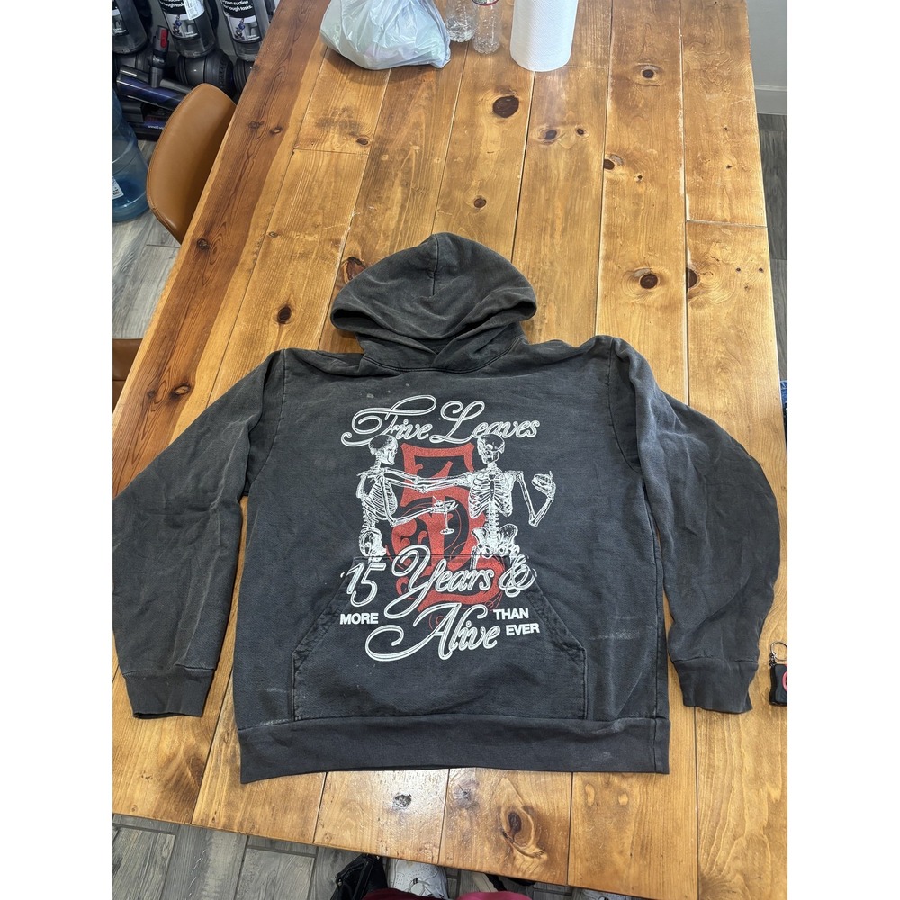 Gildan Men's L Five Leaves 15 Year Anniversary Skeleton Graphic Pullover Hoodie